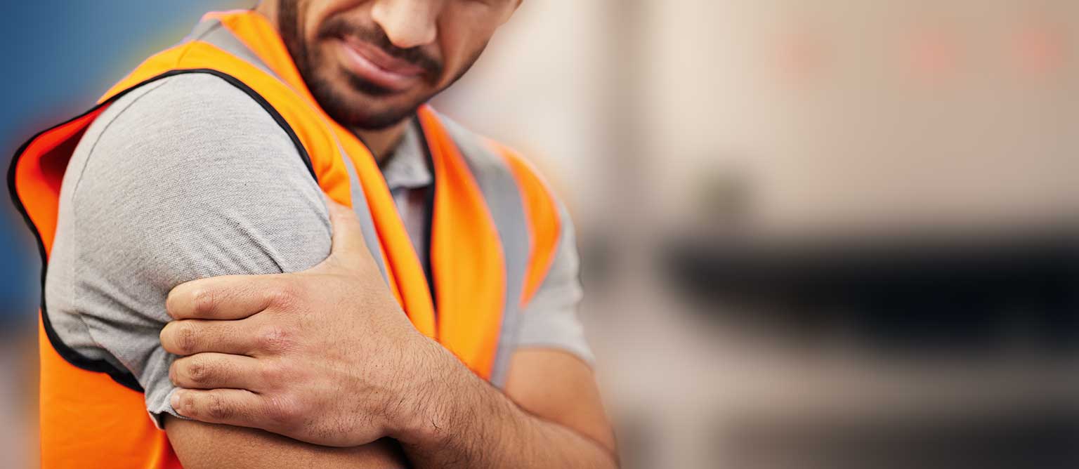 contractor with shoulder pain